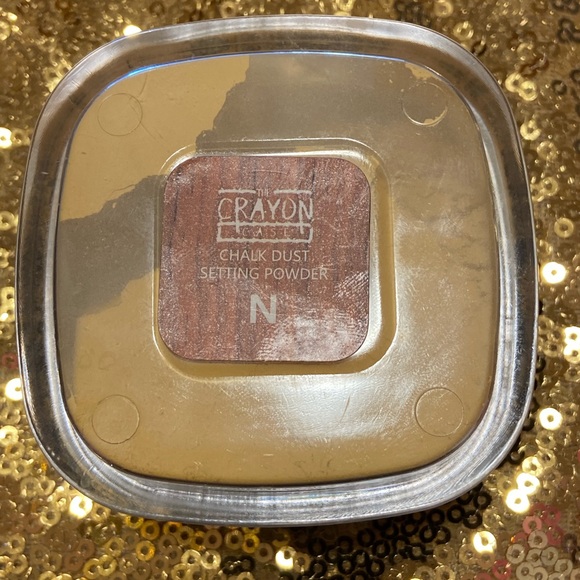 Crayon Case Chalk Dust Setting Powder - Picture 4 of 5